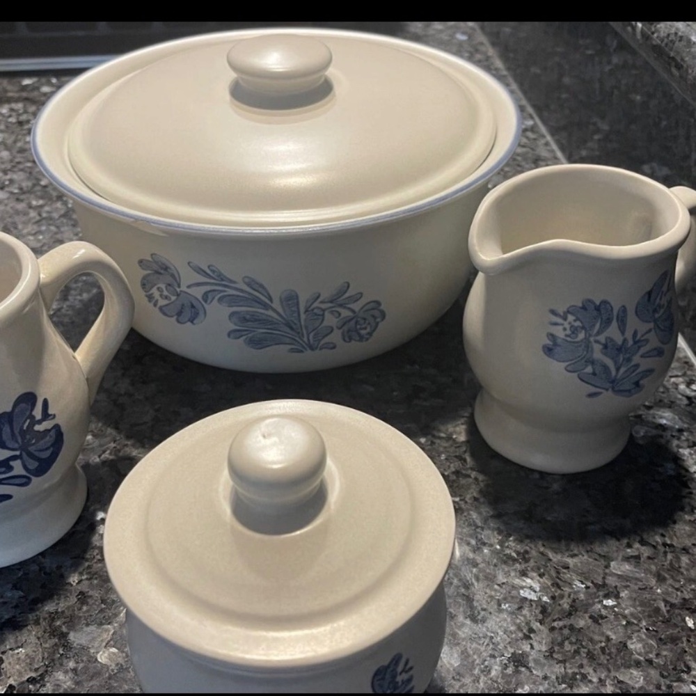 Pfaltzgraff Yorktowne 2 Cream and Sugar Bowl, round casserola Set USA
